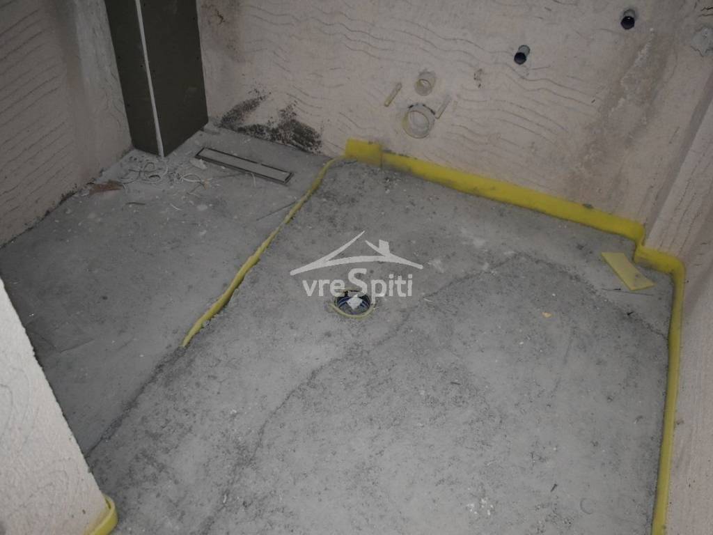 ΛΟΥΤΡΟ ΚΑΤΩ ΕΠΙΠΕΔΟΥ