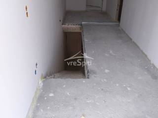 ΣΚΑΛΕΣ -ΔΙΑΔΡΟΜΟΣ ΕΠΑΝΩ ΕΠΙΠΕΔΟΥ