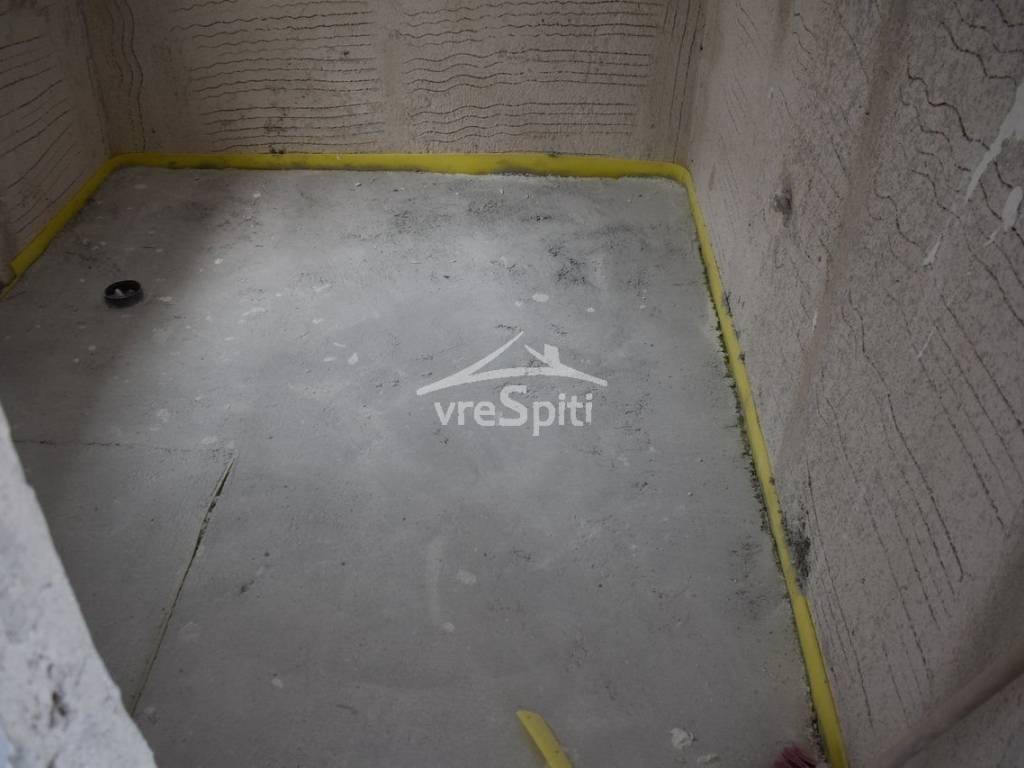 ΛΟΥΤΡΟ ΕΠΑΝΩ ΕΠΙΠΕΔΟΥ