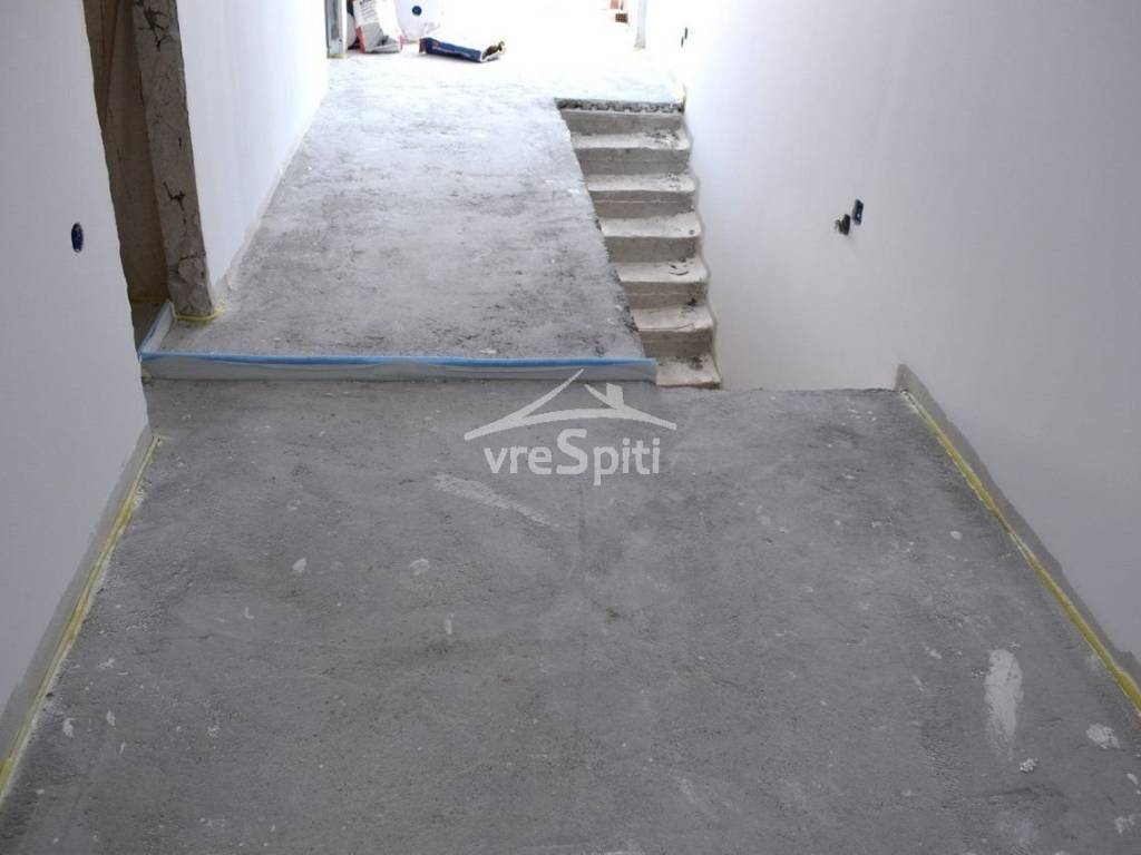 ΔΙΑΔΡΟΜΟΣ ΕΠΑΝΩ ΟΡΟΦΟΥ