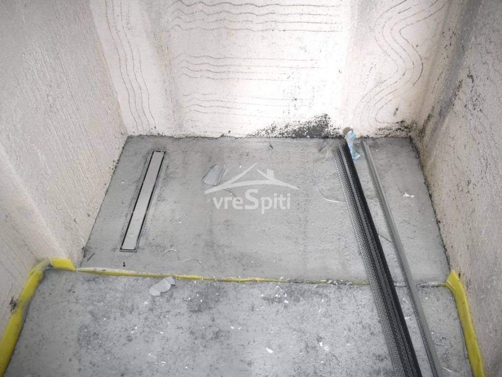 ΚΑΜΠΙΝΑ ΛΟΥΤΡΟΥ ΚΑΤΩ ΕΠΙΠΕΔΟΥ