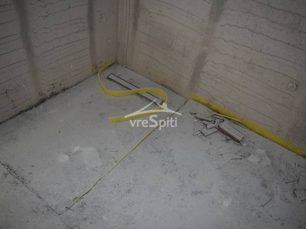 ΛΟΥΤΡΟ ΕΠΑΝΩ ΟΡΟΦΟΥ