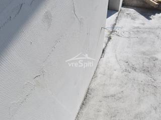 ΜΠΑΛΚΟΝΙ ΕΠΑΝΩ ΟΡΟΦΟΥ