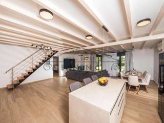 O eniaios choros sto isogeio