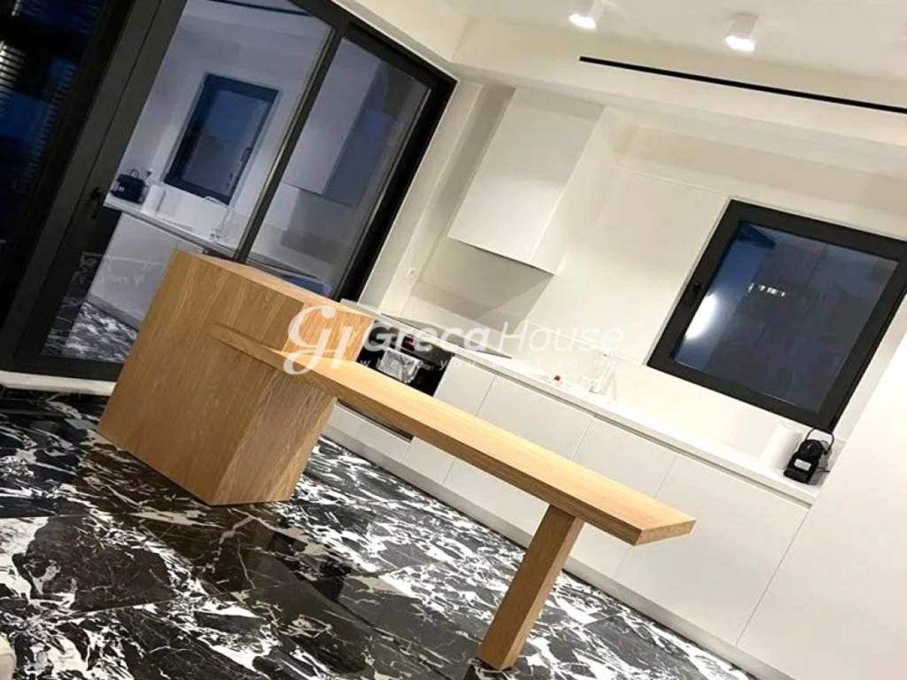 Ρετιρέ προς Πώληση στο Κολωνάκι με Πισίνα &amp; Jacuzzi