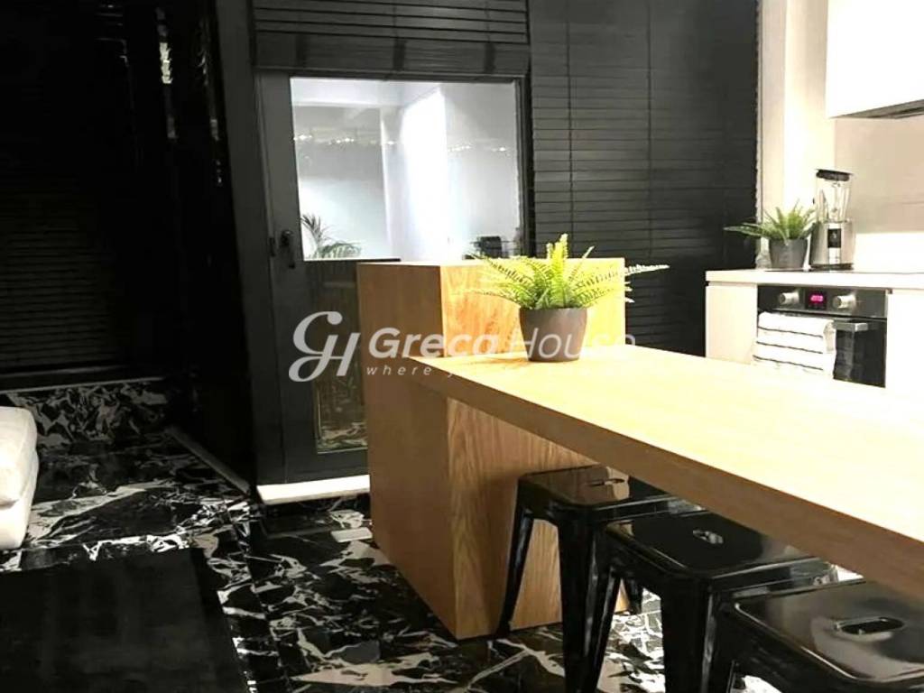 Ρετιρέ προς Πώληση στο Κολωνάκι με Πισίνα &amp; Jacuzzi