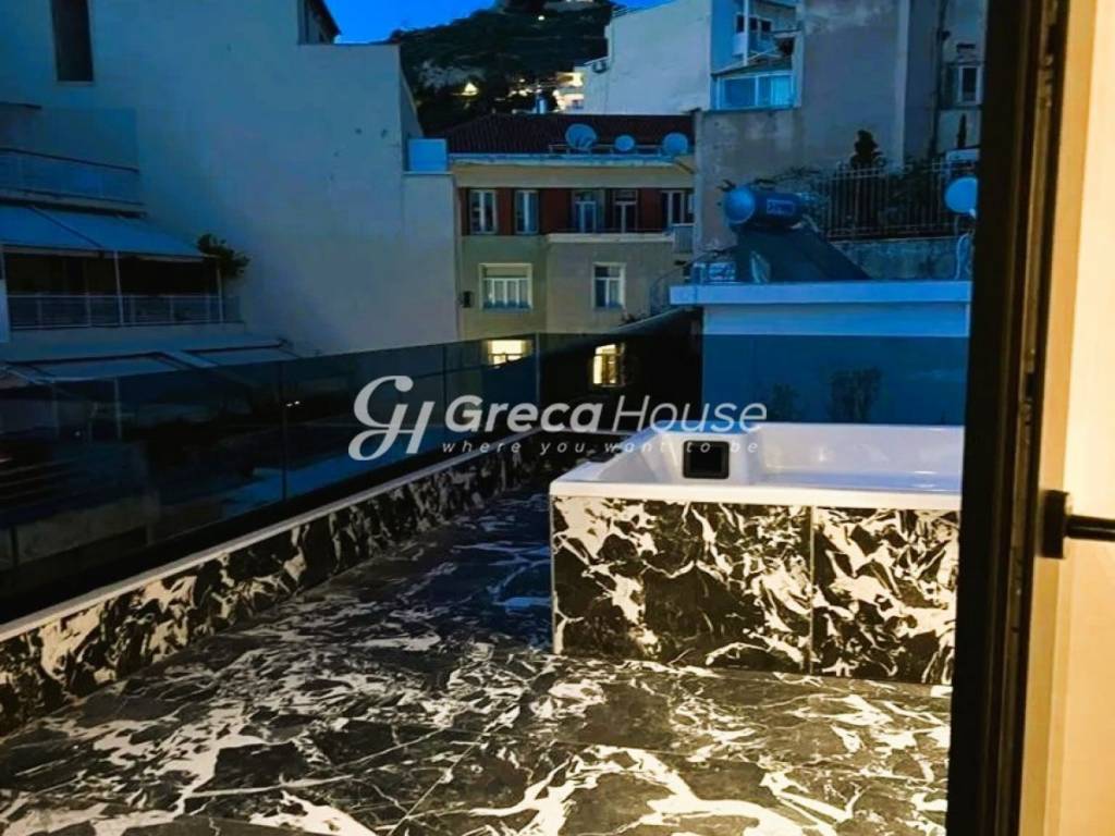 Ρετιρέ προς Πώληση στο Κολωνάκι με Πισίνα &amp; Jacuzzi