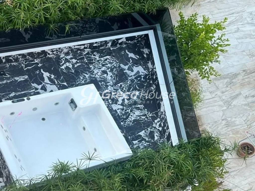 Ρετιρέ προς Πώληση στο Κολωνάκι με Πισίνα &amp; Jacuzzi