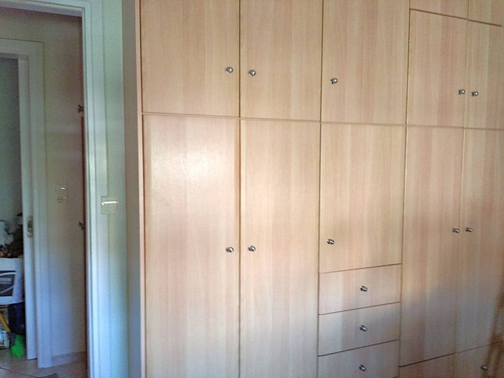 Ολοτοίχια ντουλάπα δεύτερου υπνοδωματ&#039;ιου