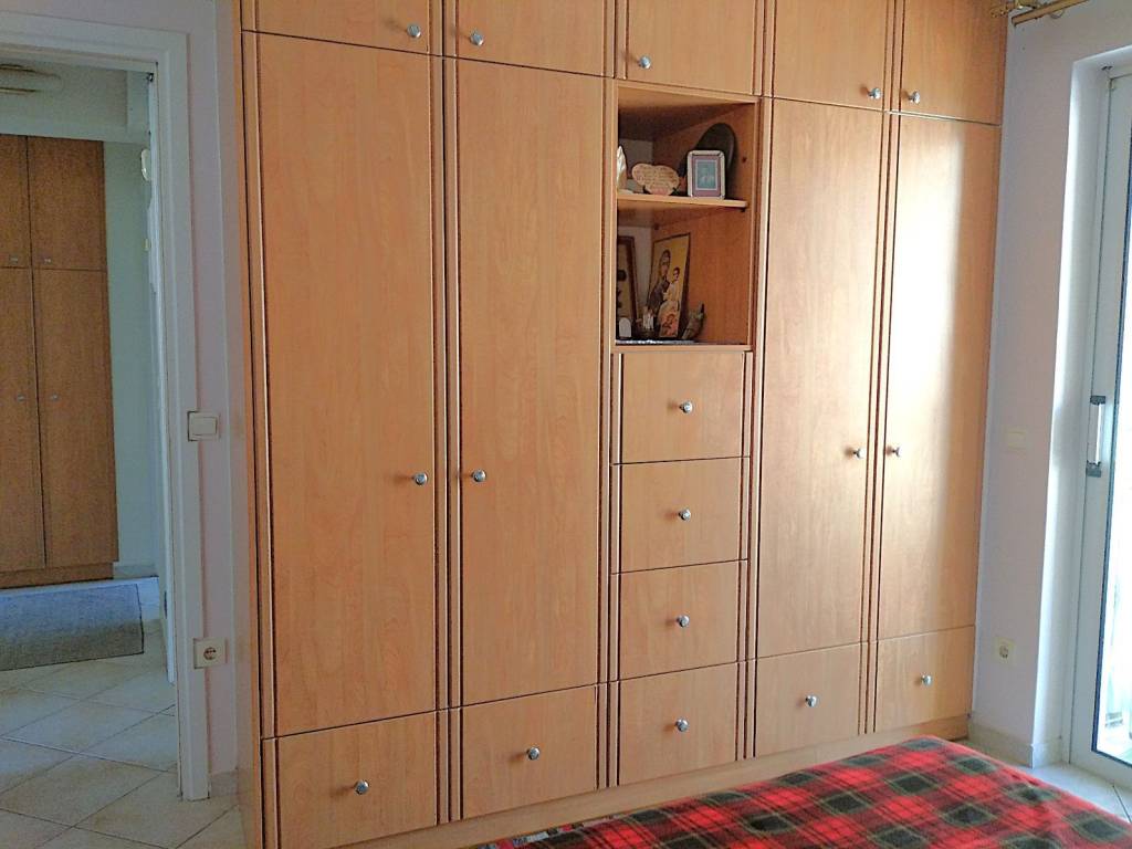 Ολοτοίχια ντουλάπα κύριου υπνοδωματίου