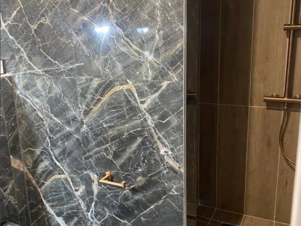 Forumland Real Estate, Μπάνιο