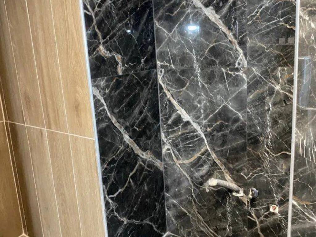 Forumland Real Estate, Μπάνιο