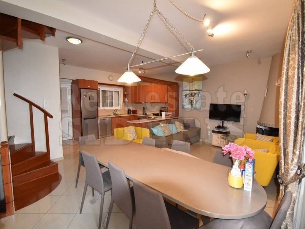 Σαλόνι τραπεζαρία κουζίνα