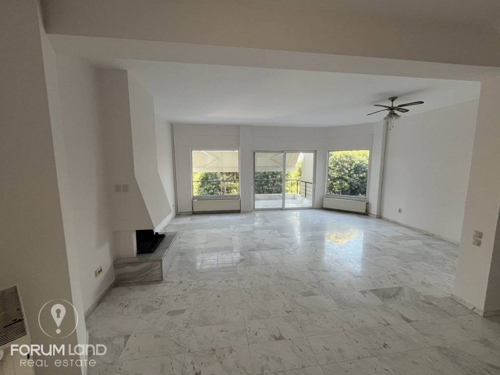 Forumland Real Estate, Σαλόνι με τζάκι