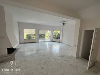 Forumland Real Estate, Σαλόνι με τζάκι