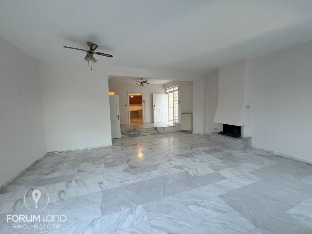 Forumland Real Estate, Σαλόνι με τζάκι