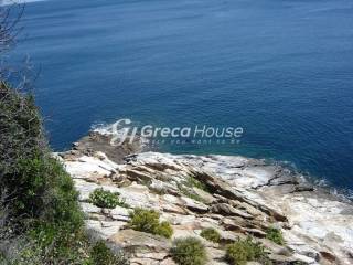 Οικόπεδο με ιδιωτική παραλία στην Ελλάδα