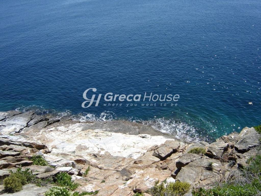 Οικόπεδο με ιδιωτική παραλία στην Ελλάδα