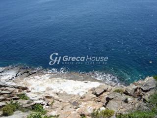 Οικόπεδο με ιδιωτική παραλία στην Ελλάδα