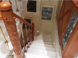 Forumland Real Estate, Εσωτερικές Σκάλες