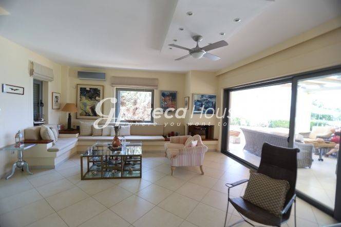 SEAVIEW VILLA WITH POOL FOR SALE IN ARGOLIDA