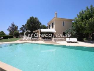 SEAVIEW VILLA WITH POOL FOR SALE IN ARGOLIDA