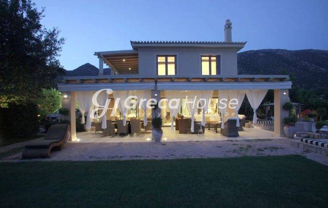 Seaside Villa with Pool for Sale in Argolis