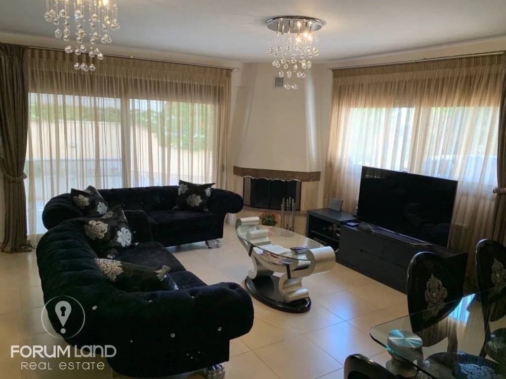 Forumland Real Estate, Σαλόνι με τζάκι