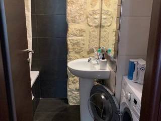 Forumland Real Estate, Μπάνιο