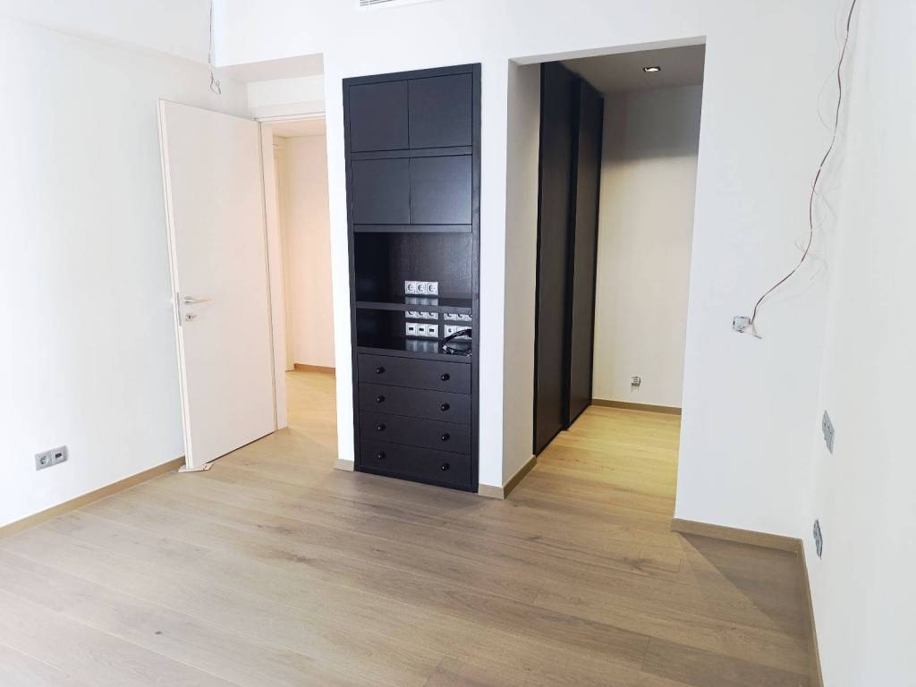 bedroom 2 / walking closet