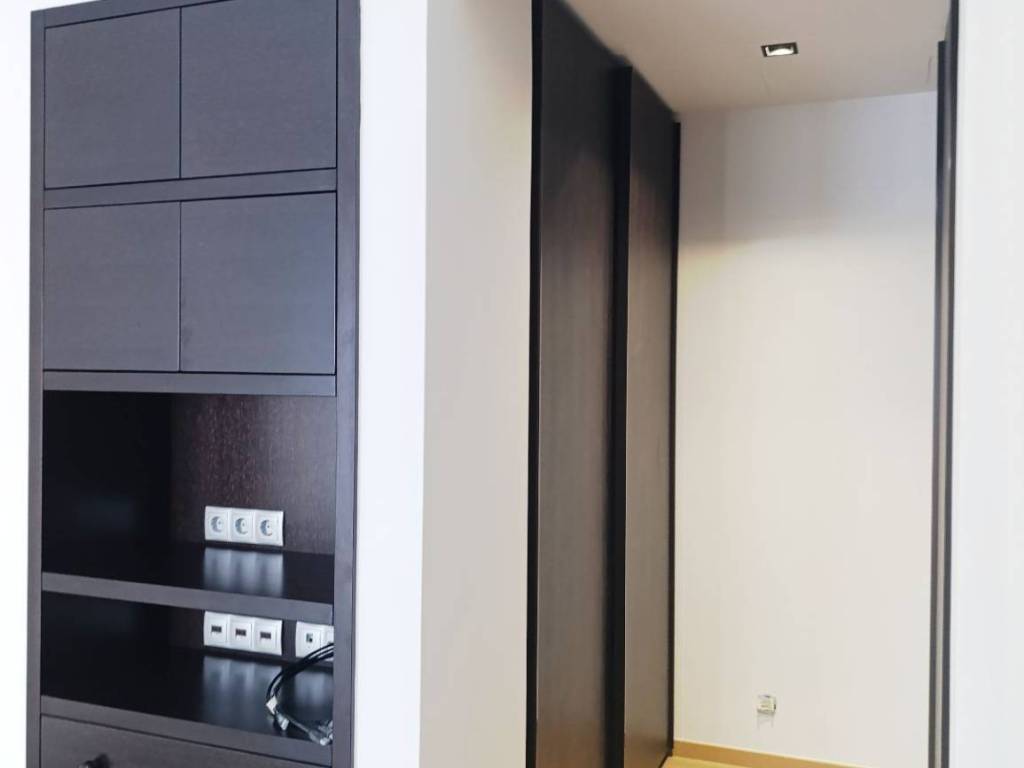 walking closet of bedroom 2