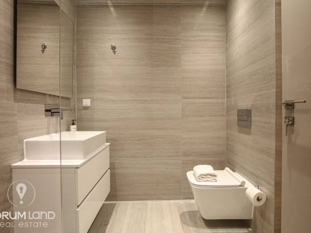 Forumland Real Estate, Μπάνιο