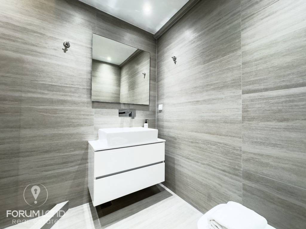 Forumland Real Estate, Μπάνιο