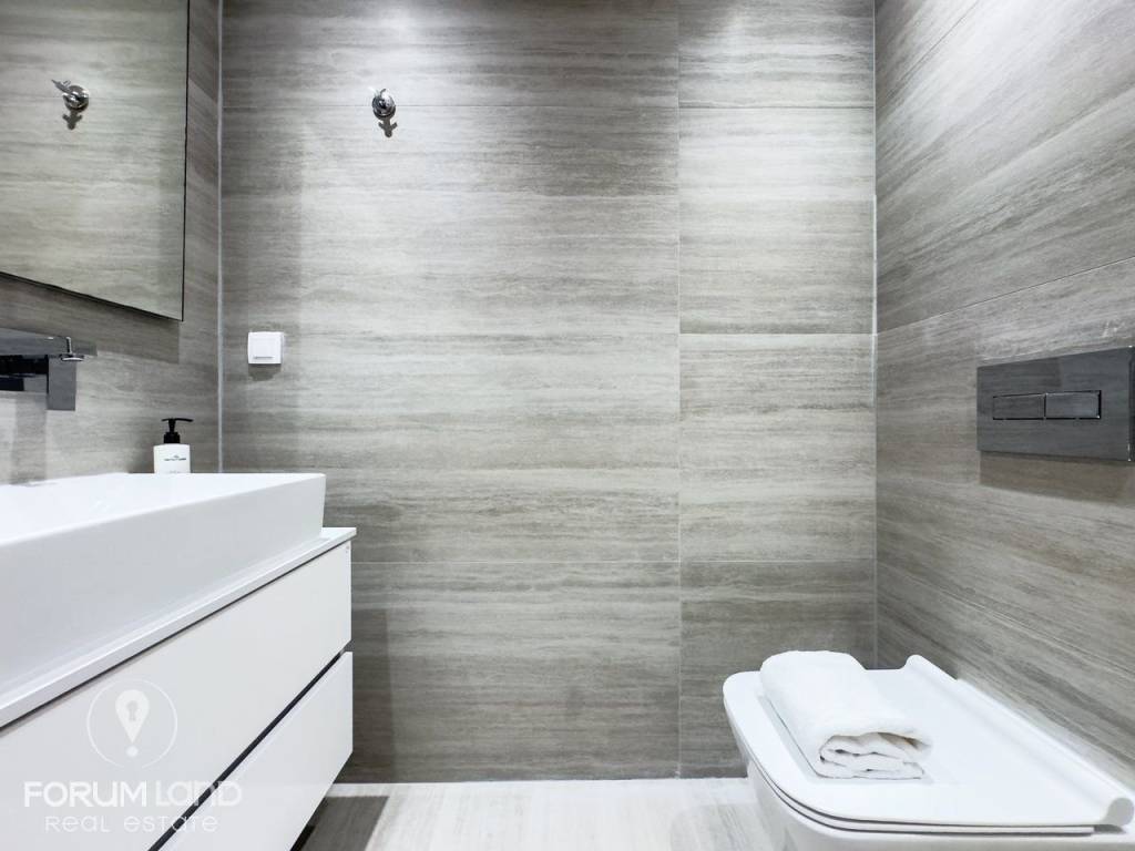 Forumland Real Estate, Μπάνιο