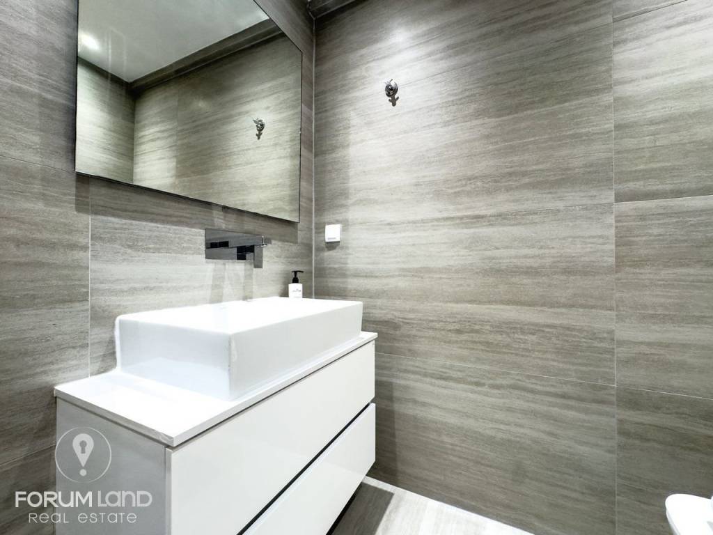 Forumland Real Estate, Μπάνιο