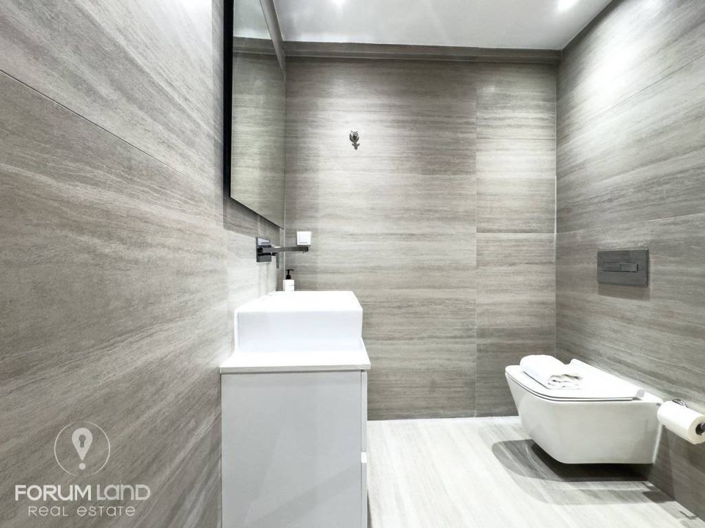 Forumland Real Estate, Μπάνιο