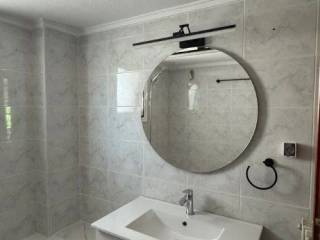 Forumland Real Estate, Μπάνιο