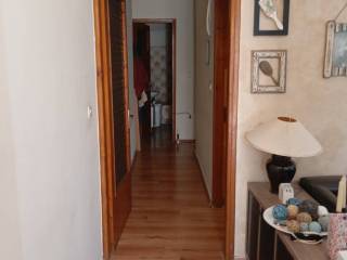 Διάδρομος προς δωμάτιο και μπάνιο