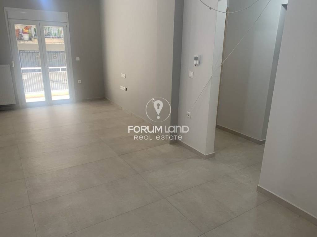 Forumland Real Estate, Σαλόνι