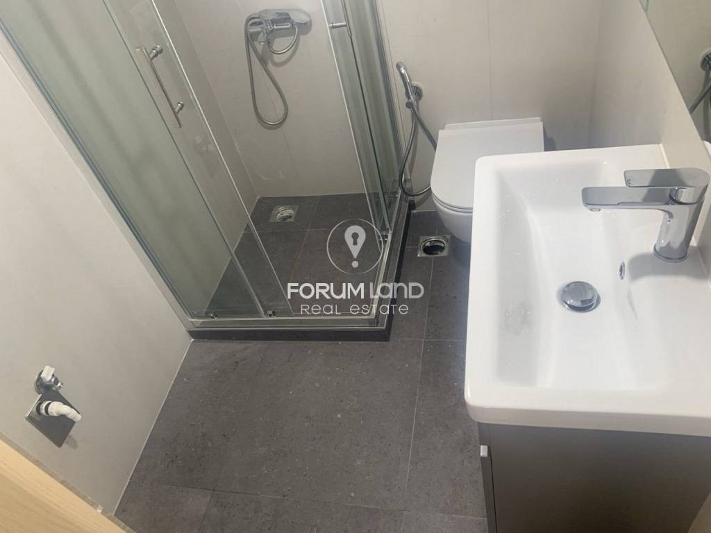 Forumland Real Estate, Μπάνιο