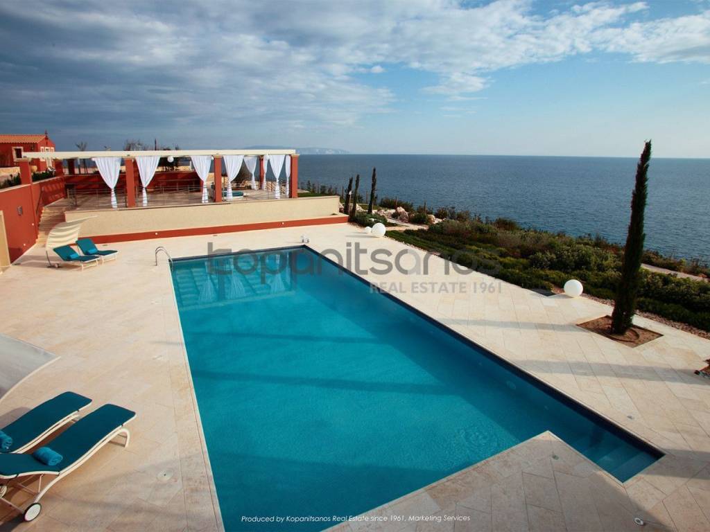 Tmema berantas me pisina kai kathistiko kai thea sten thalassa