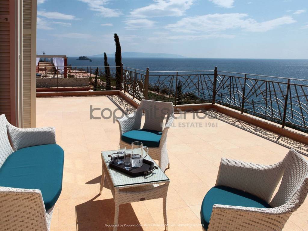 Beranta me kathistiko kai aproskopte thea sten thalassa