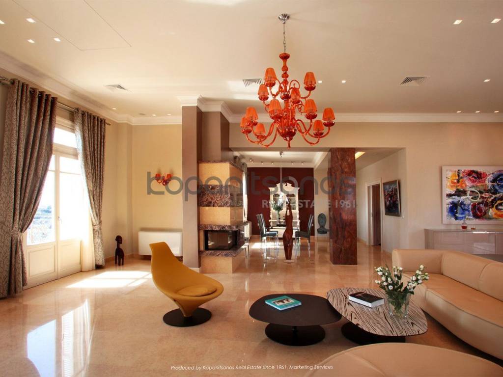 Eyrychoro kai poly photeino kathistiko