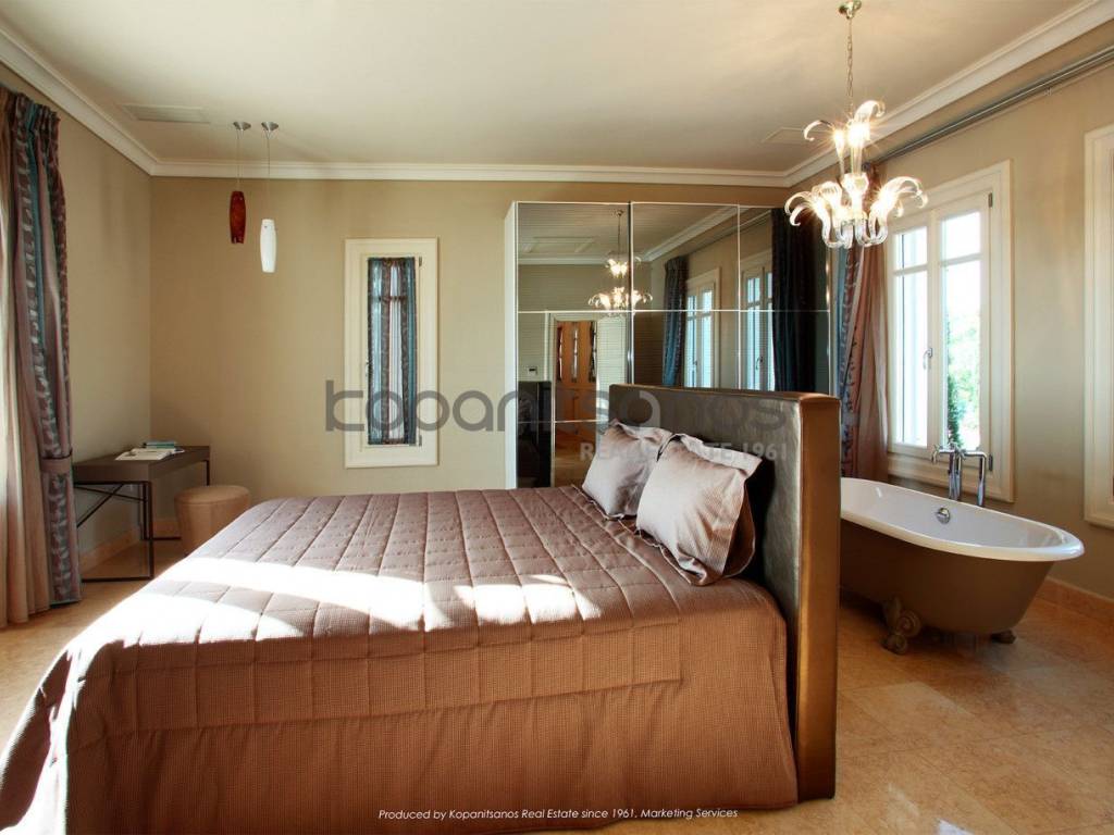 Ypnodomatio 1 me megales ntoylapes kai anexarteto loytro