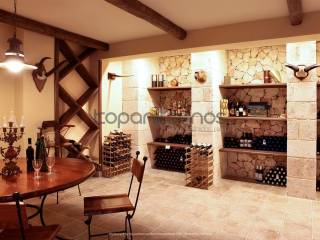 Eidika diamorphomenos choros poy leitoyrgei os kelari 