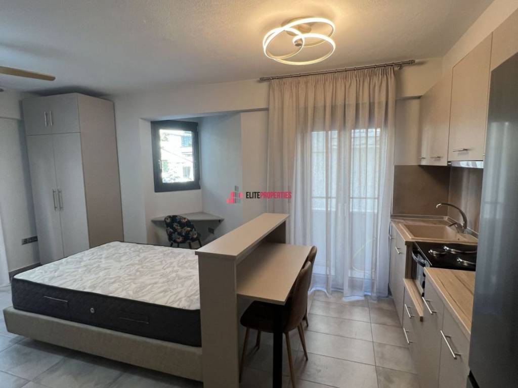 ΕΝΙΑΙΟΣ ΧΩΡΟΣ ΜΕ ΣΑΛΟΝΙ ΚΡΕΒΑΤΙ