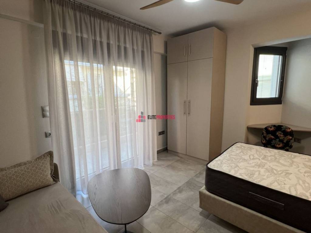 ΕΝΙΑΙΟΣ ΧΩΡΟΣ ΜΕ ΣΑΛΟΝΙ ΚΡΕΒΑΤΙ