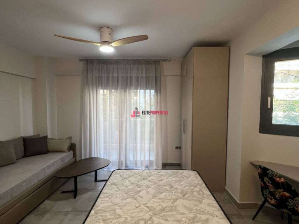 ΕΝΙΑΙΟΣ ΧΩΡΟΣ ΜΕ ΣΑΛΟΝΙ ΚΡΕΒΑΤΙ ΓΡΑΦΕΙΟ