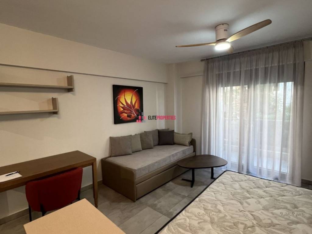 ΕΝΙΑΙΟΣ ΧΩΡΟΣ ΜΕ ΣΑΛΟΝΙ ΚΡΕΒΑΤΙ ΓΡΑΦΕΙΟ