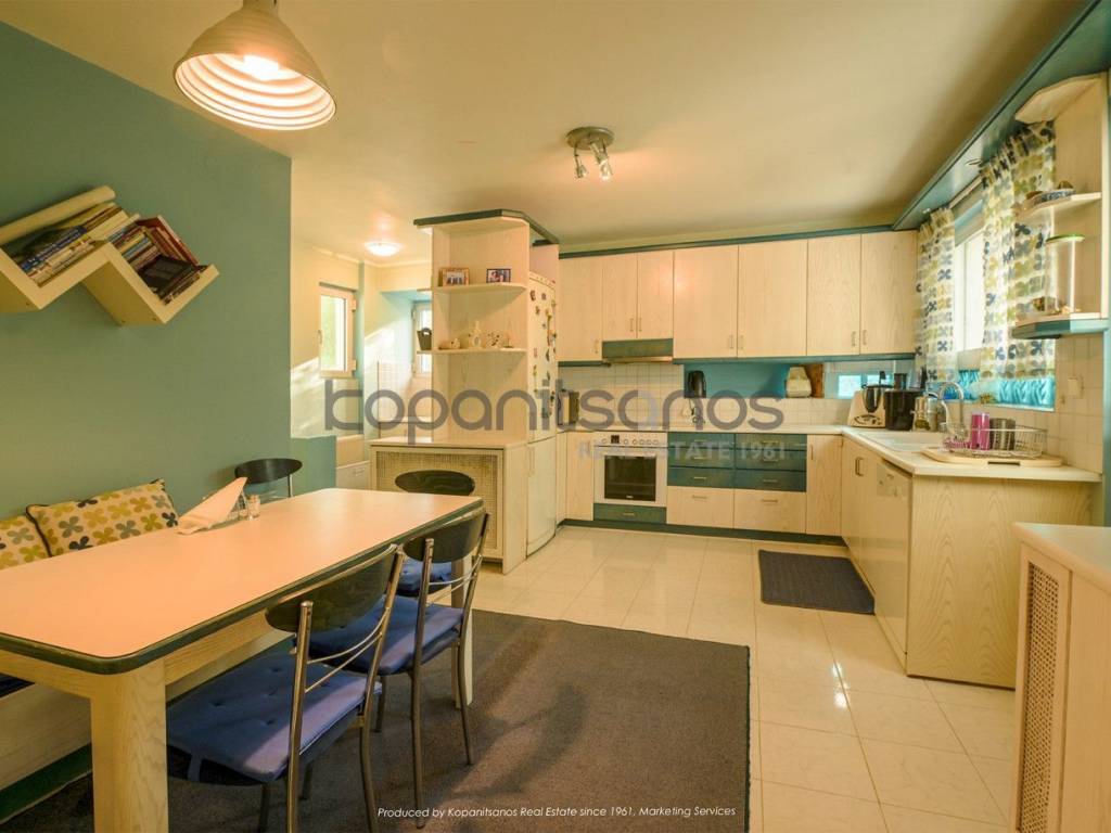 Ισόγεια κύρια οικία: κουζίνα